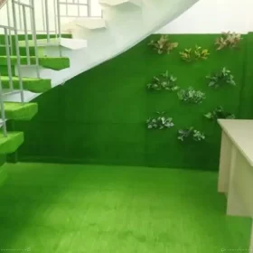 Tường cầu thang được làm đẹp mắt