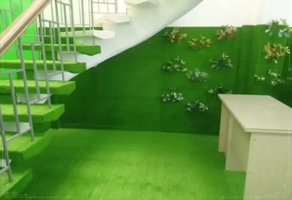 Tường cầu thang được làm đẹp mắt