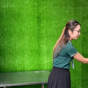 Trang trí tường đẹp mắt bằng cỏ nhân tạo