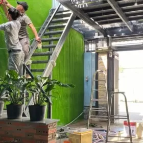Thi công cỏ nhân tạo trên tường, vách ngăn