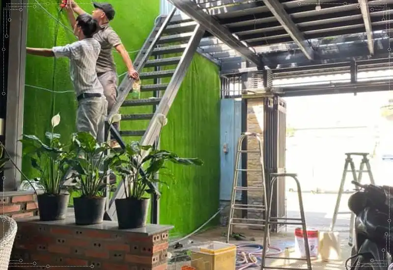 Thi công cỏ nhân tạo trên tường, vách ngăn