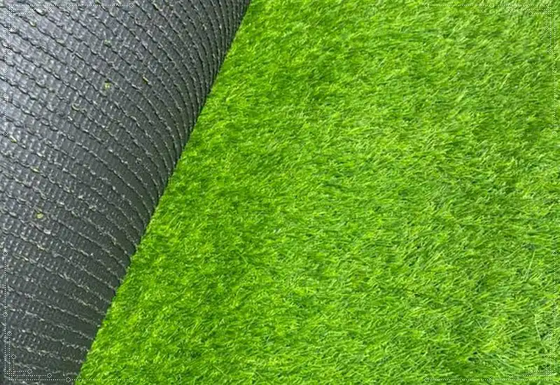 Thảm cỏ nhân tạo có màu xanh tươi tự nhiên