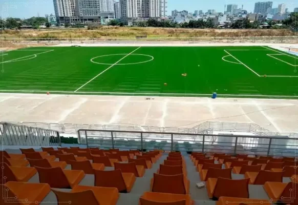 Sân bóng cỏ nhân tạo trong trường học