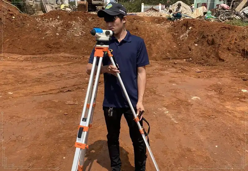 Định hình sân, thi công phần đất thịt