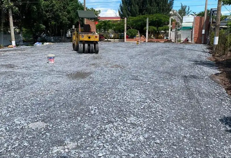Đá Base và đá mi cần lu, làm nền đảm bảo độ lèn, độ dốc