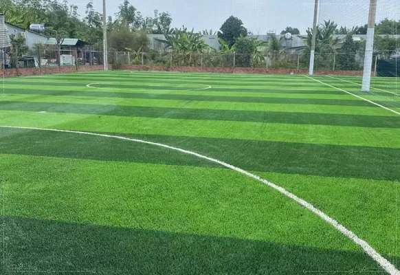 Hoàn thiện sân bóng đá