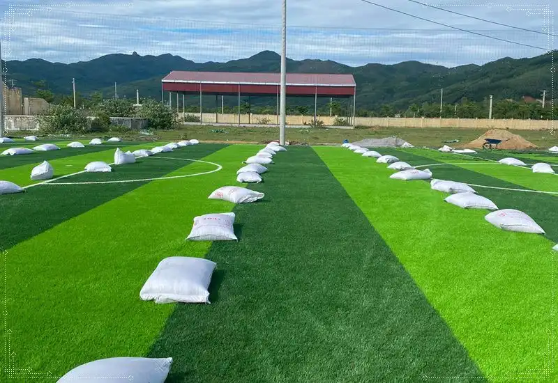 Cỏ nhân tạo SSGRASS chuyên thi công trọn gói các công trình cỏ nhân tạo sân bóng 5 người, 7 người