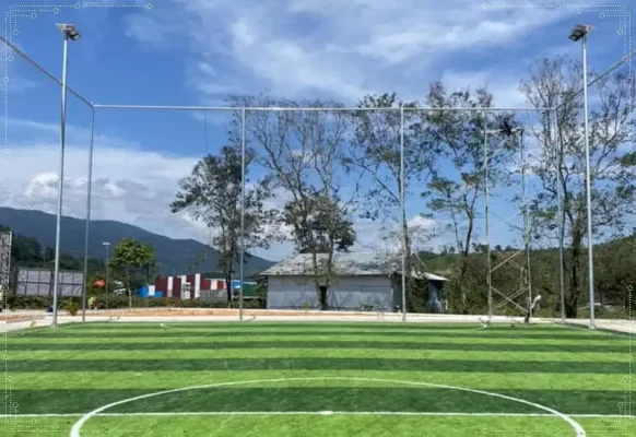 Sân bóng cỏ nhân tạo khi hoàn thiện