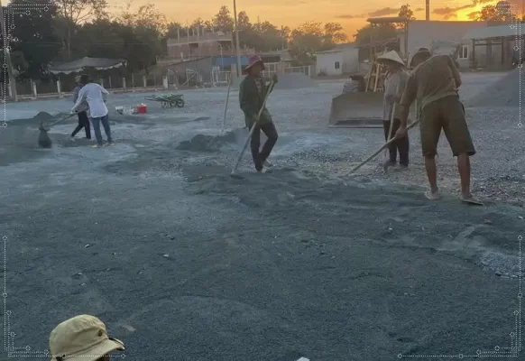 Thi công nền sân bóng cỏ nhân tạo