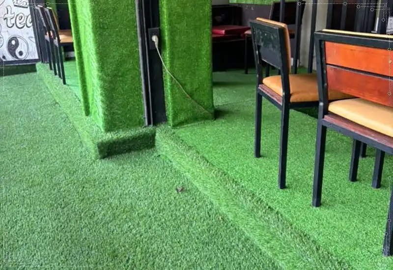 Cỏ nhân tạo trải, dán tường quán cà phê