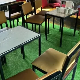Cỏ nhân tạo trải quán cà phê