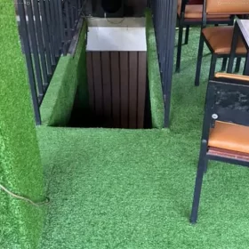 Cỏ nhân tạo trang trí quán cà phê