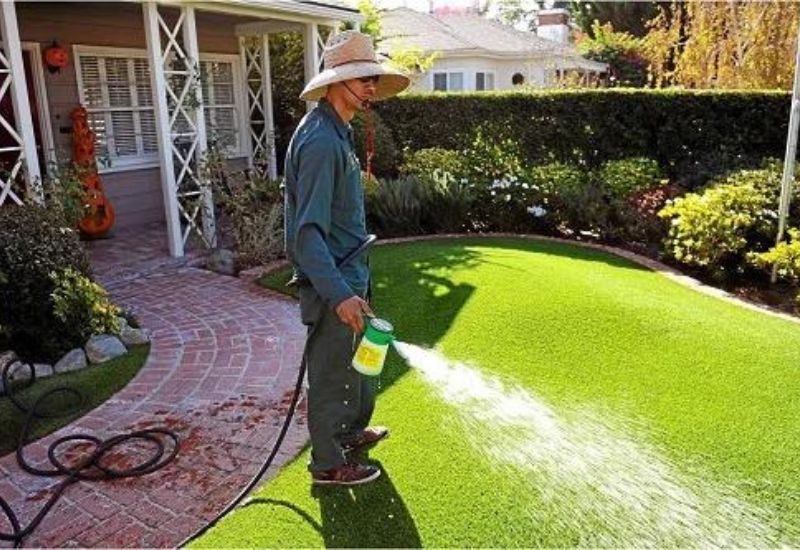 Các vết bẩn khác có thể xử dụng xịt nước