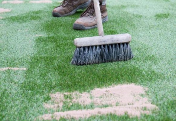 Vệ sinh cỏ nhân tạo đúng cách