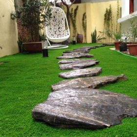 Thảm cỏ nhân tạo làm sân vườn