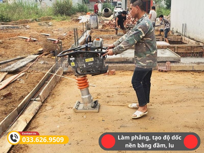 Chuẩn bị máy lu, lu tay và các vật dụng cần thiết để trải cỏ nhân tạo