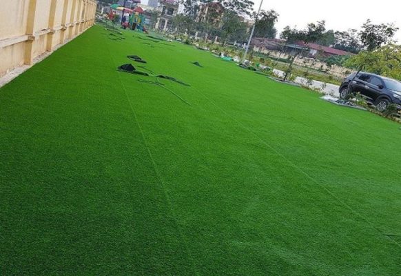 Thảm cỏ nhân tạo trải ngoài trời cho trường học