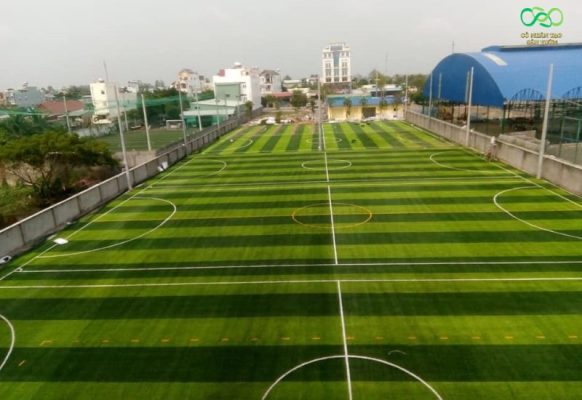 Diện tích chuẩn sân bóng đá cỏ nhân tạo