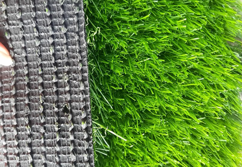 Thảm cỏ nhân tạo 3 lớp đế là như thế nào?