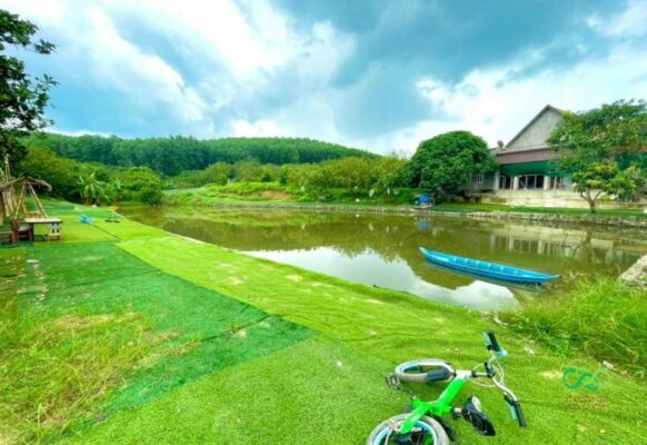 Khuôn viên khu vui chơi ngoài trời, hồ câu cá