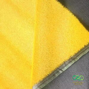 Mặt trước của cỏ nhân tạo màu vàng tươi