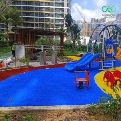 Sử dụng cỏ xanh dương làm sân chơi ngoài trời