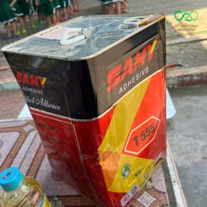 Chiết keo ra chai nhỏ để sử dụng