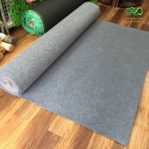 Thảm nỉ xám cắt lẻ giao cho khách